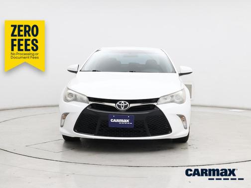 White 2017 Toyota Camry SE