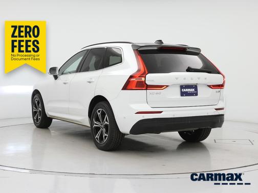 White 2022 Volvo XC60 B5 Momentum