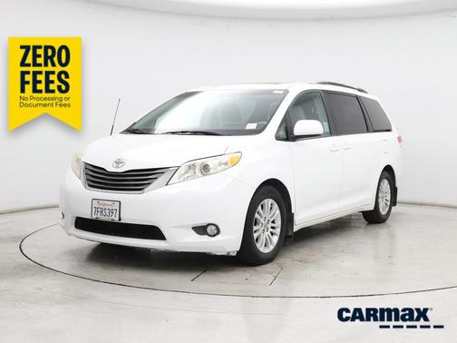 White 2014 Toyota Sienna XLE
