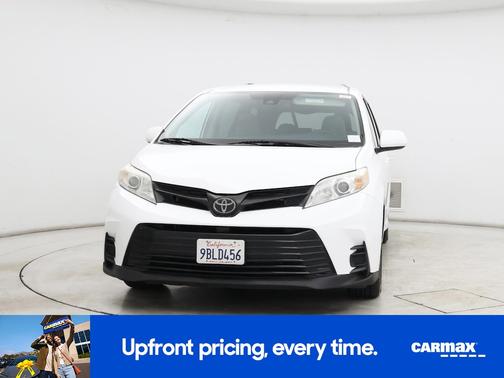 White 2019 Toyota Sienna LE