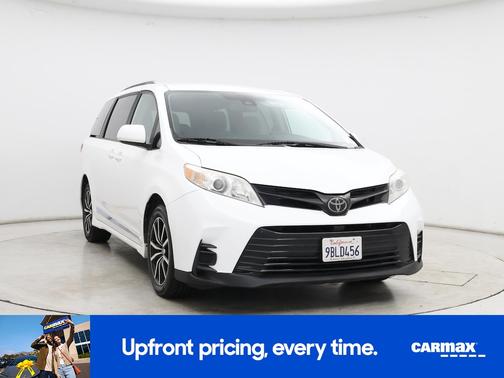 White 2019 Toyota Sienna LE