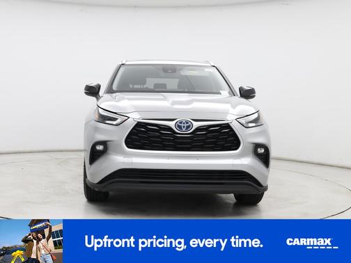 Silver 2023 Toyota Highlander Hybrid XLE