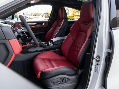 2026 Porsche Cayenne GTS