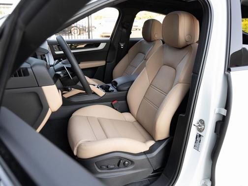 2025 Porsche Cayenne 