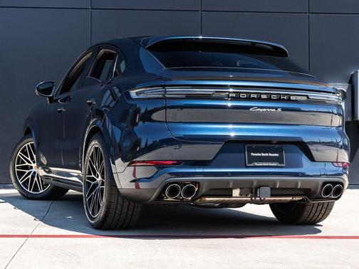 Algarve Blue Metallic 2025 Porsche Cayenne S