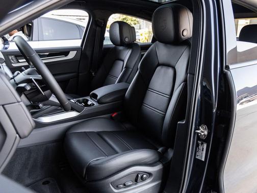 Algarve Blue Metallic 2025 Porsche Cayenne S