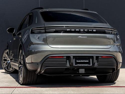 2026 Porsche Macan 