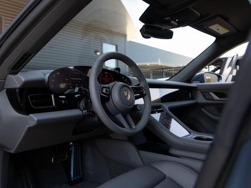 2025 Porsche Taycan 