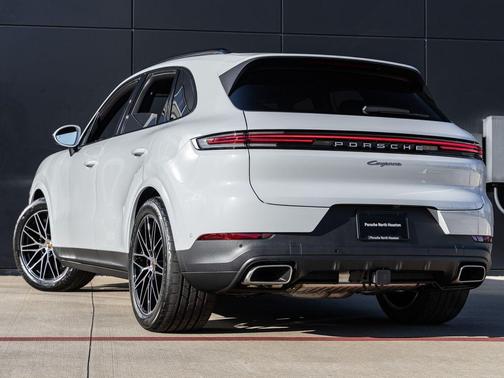 Carrara White Metallic 2026 Porsche Cayenne Cayenne