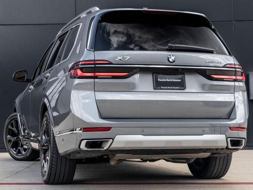 Skyscraper Grey Metallic 2023 BMW X7 xDrive40i