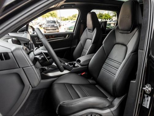 2025 Porsche Cayenne Turbo