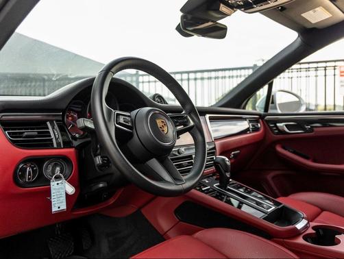 2022 Porsche Macan S