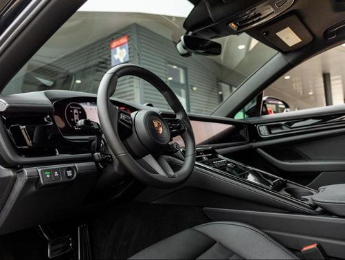 2025 Porsche Panamera 4