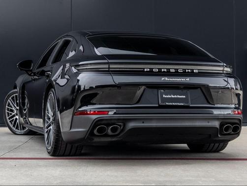 2025 Porsche Panamera 4