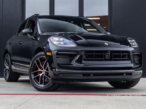 Jet Black Metallic 2026 Porsche Macan Macan