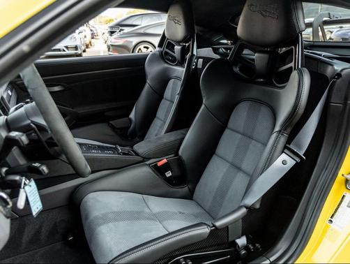 2025 Porsche 718 Cayman GT4 RS
