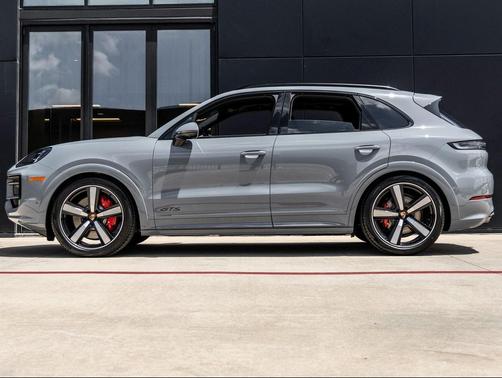 2025 Porsche Cayenne GTS