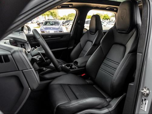 2025 Porsche Cayenne GTS