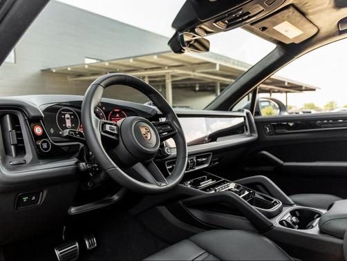 2025 Porsche Cayenne GTS