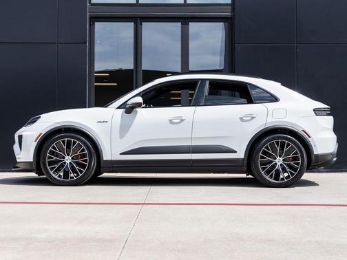2025 Porsche Macan 4S