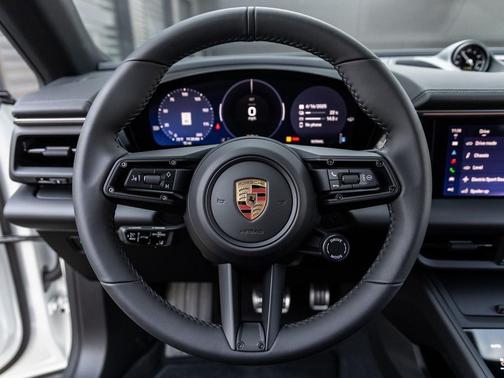 2025 Porsche Macan 4S
