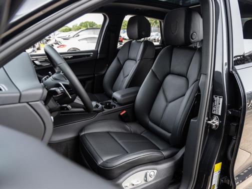 2025 Porsche Macan T