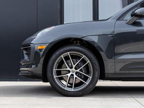 2025 Porsche Macan T