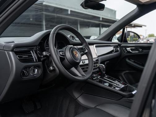 2025 Porsche Macan T
