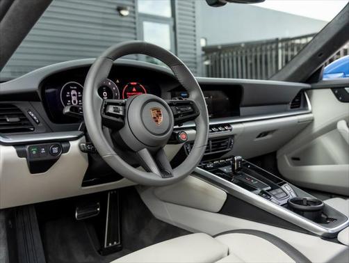 2025 Porsche 911 Carrera