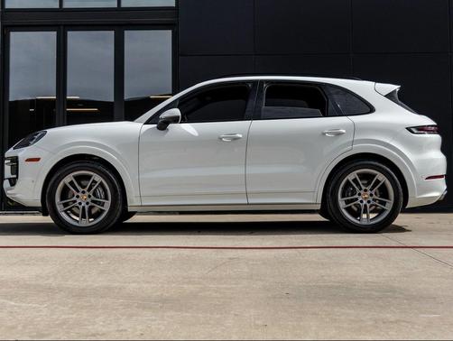 2025 Porsche Cayenne Base