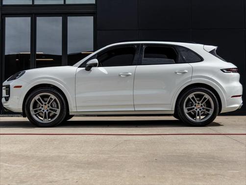 2025 Porsche Cayenne Base