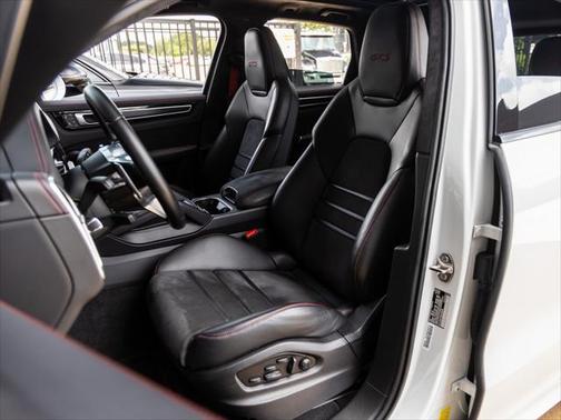 2022 Porsche Cayenne GTS