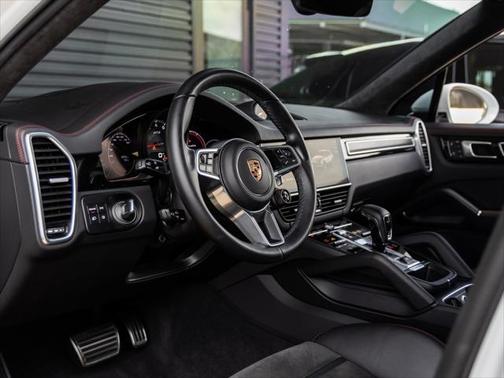 2022 Porsche Cayenne GTS