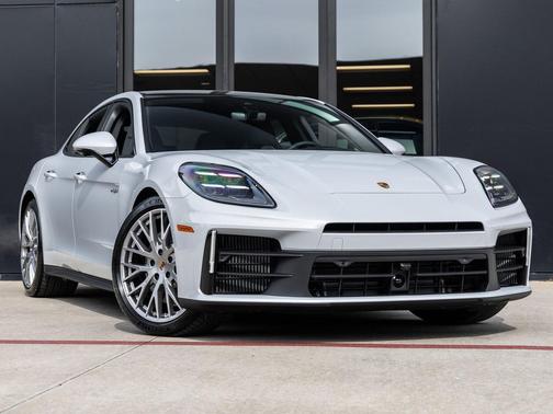 2026 Porsche Panamera 4