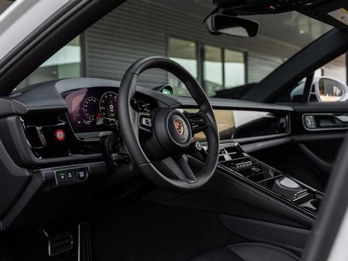 2026 Porsche Panamera 4