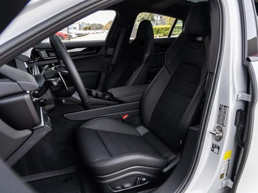 2026 Porsche Panamera 4