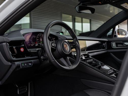 2026 Porsche Panamera 4