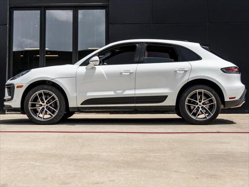 2023 Porsche Macan Base