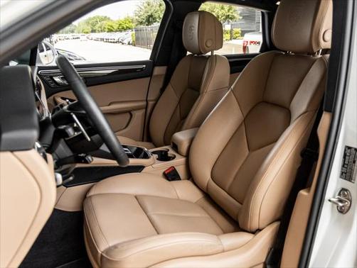 2023 Porsche Macan Base
