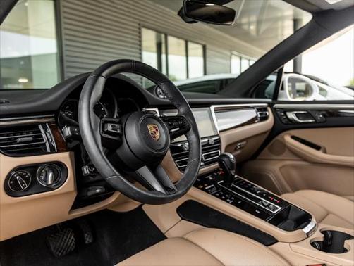 2023 Porsche Macan Base