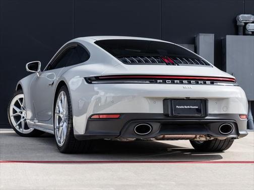 2025 Porsche 911 Carrera