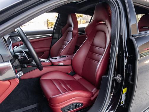 2023 Porsche Panamera GTS