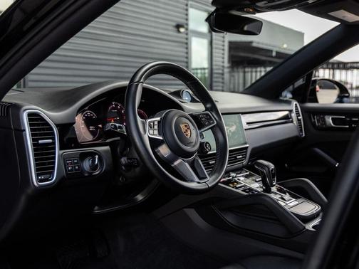 2022 Porsche Cayenne Platinum Edition