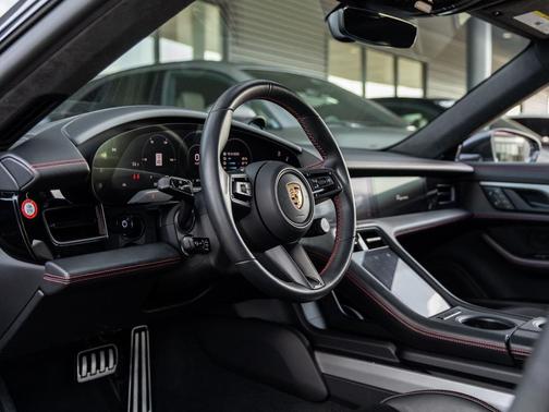 2022 Porsche Taycan GTS