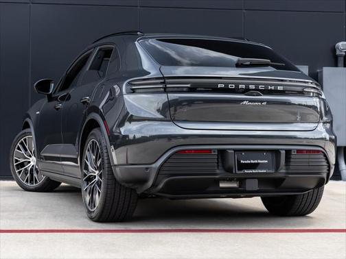 2024 Porsche Macan Base