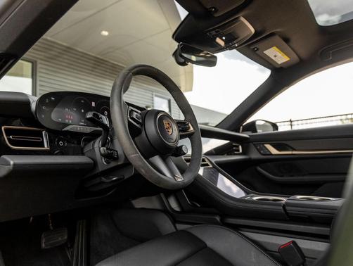 Jet Black Metallic 2023 Porsche Taycan