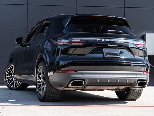 2022 Porsche Cayenne Base (Tiptronic)