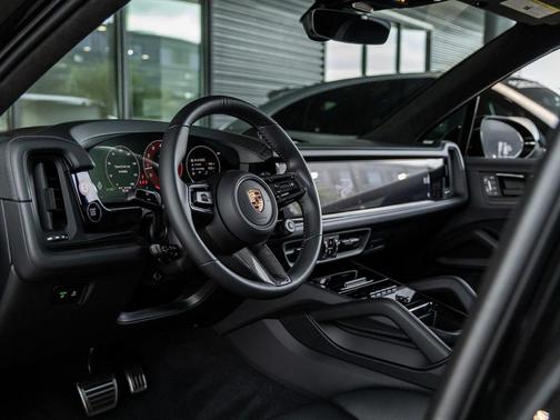 2025 Porsche Cayenne GTS