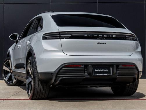 2026 Porsche Macan 