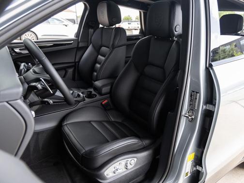 2025 Porsche Macan T